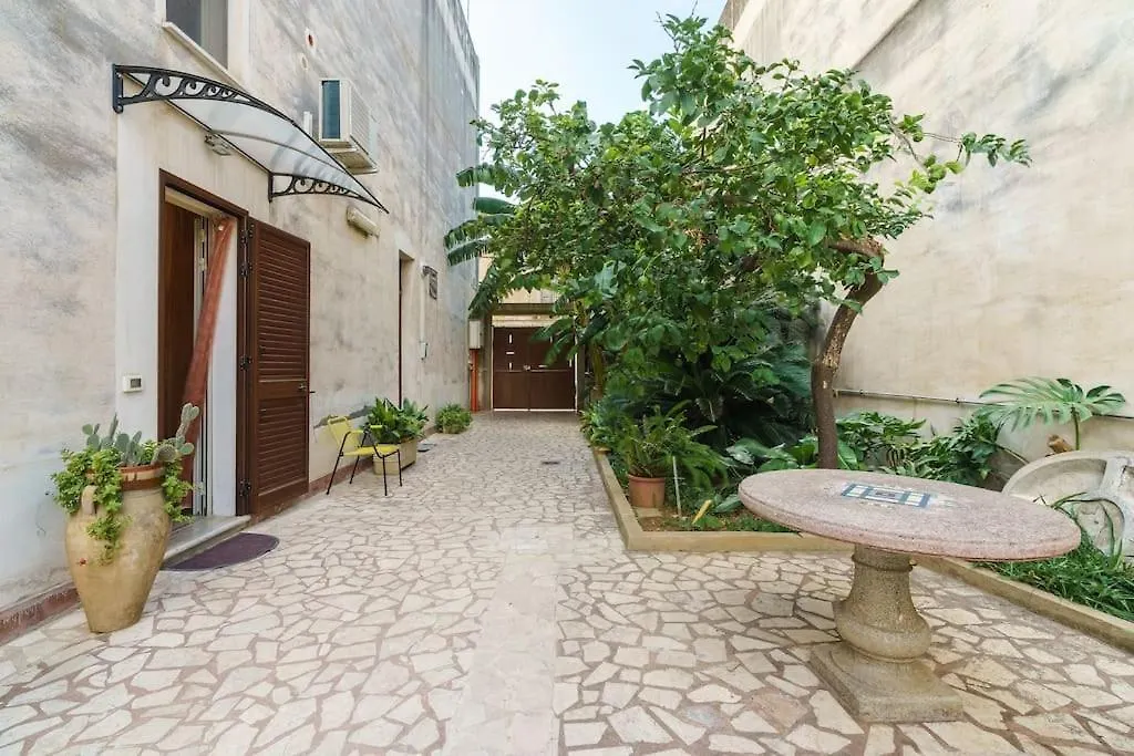 Bilocale In Giardino Apartman Casa Santa
